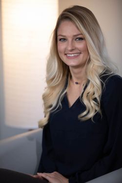 Headshot of Amanda Lazzaro